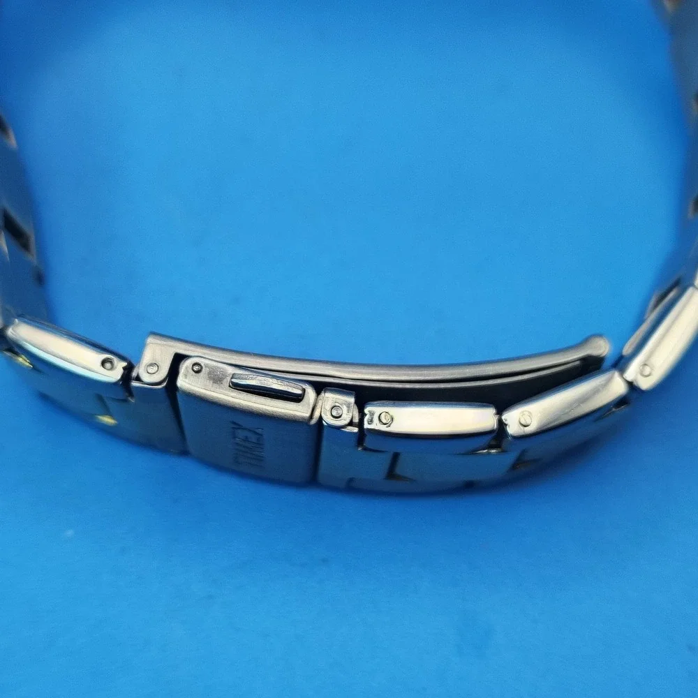 Vintage 2006‎ Timex 38mm Two Tone Mens Quartz Watch Stainless Steel
